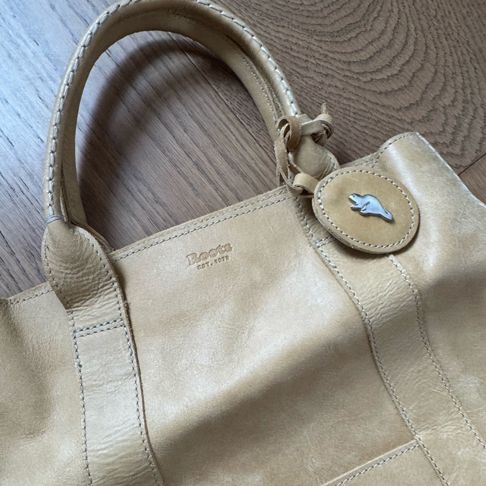 Roots Leather Unlined Tote Crossbody Bag - Beige Honey Leather - Like New - Picture 3 of 8